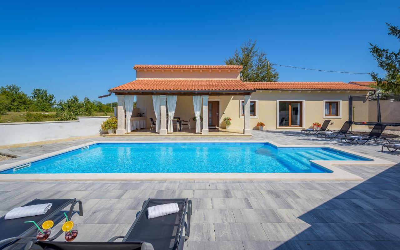 Villa Desapemani Zminj Экстерьер фото