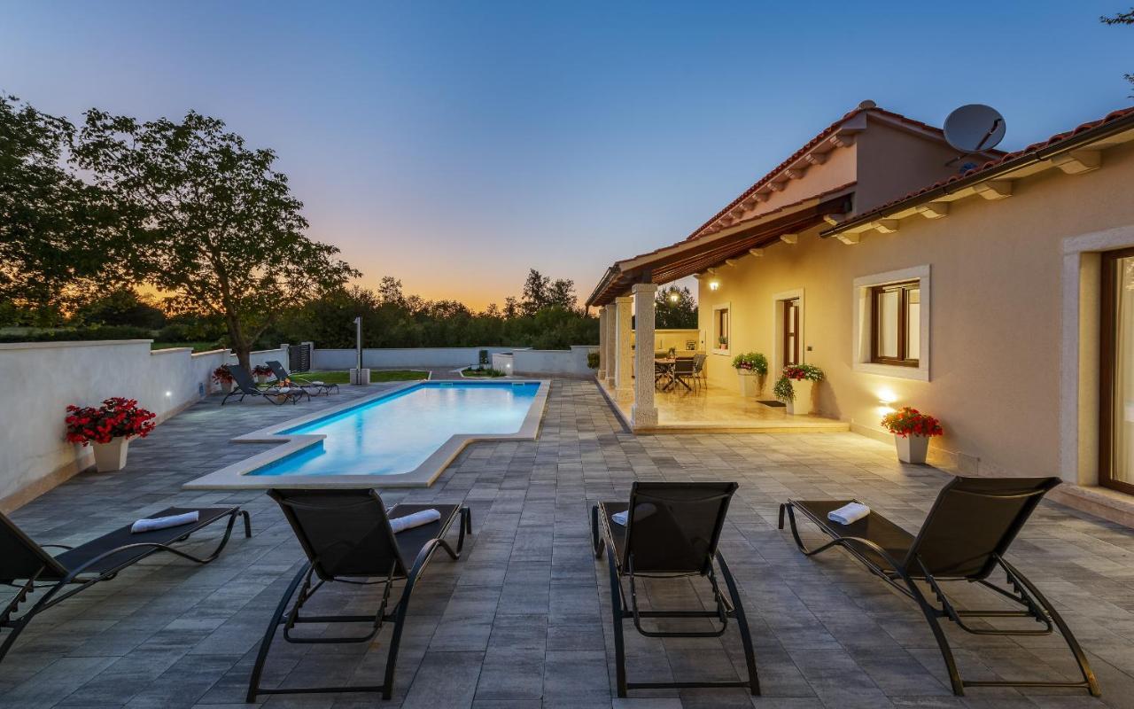 Villa Desapemani Zminj Экстерьер фото