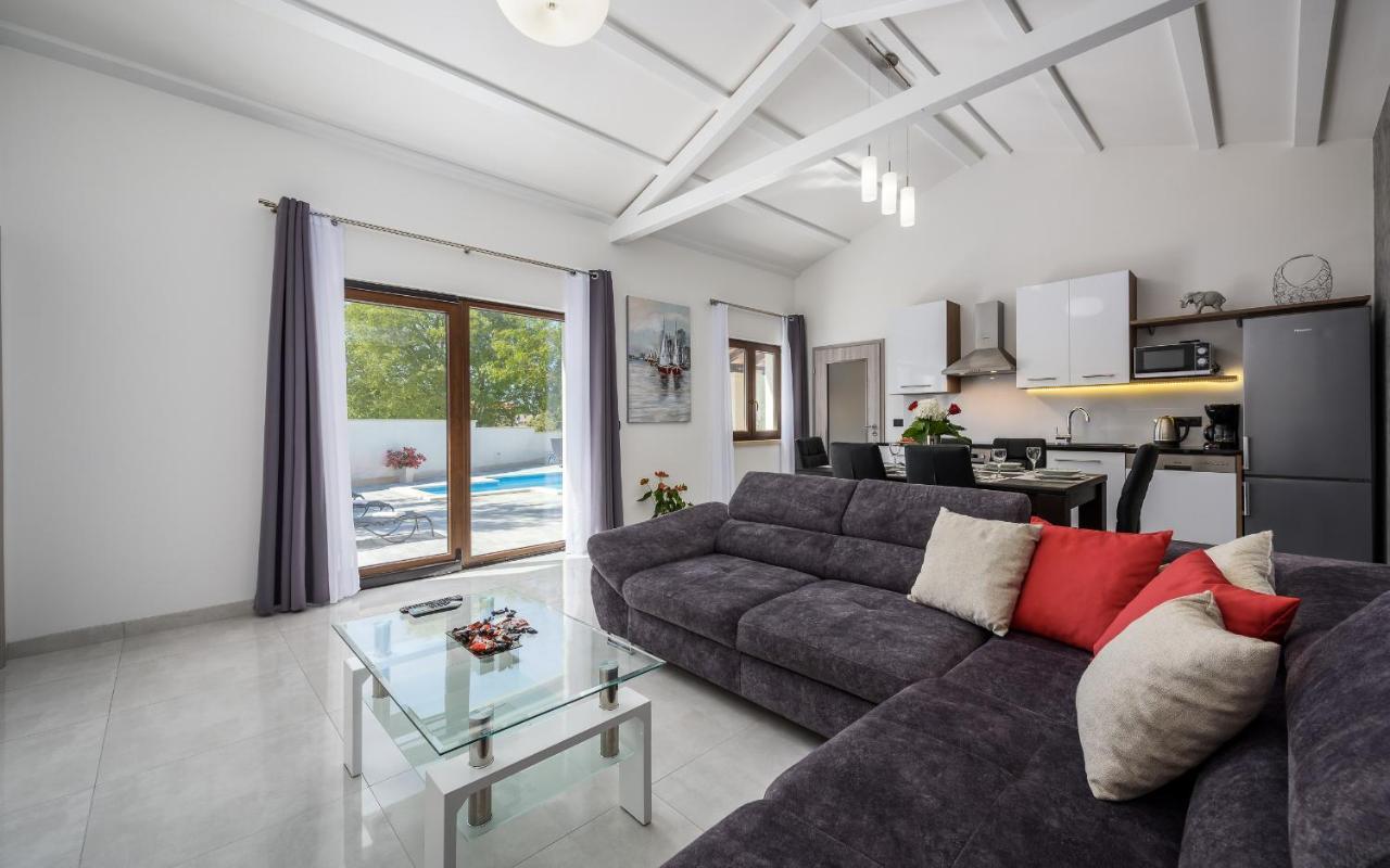 Villa Desapemani Zminj Экстерьер фото