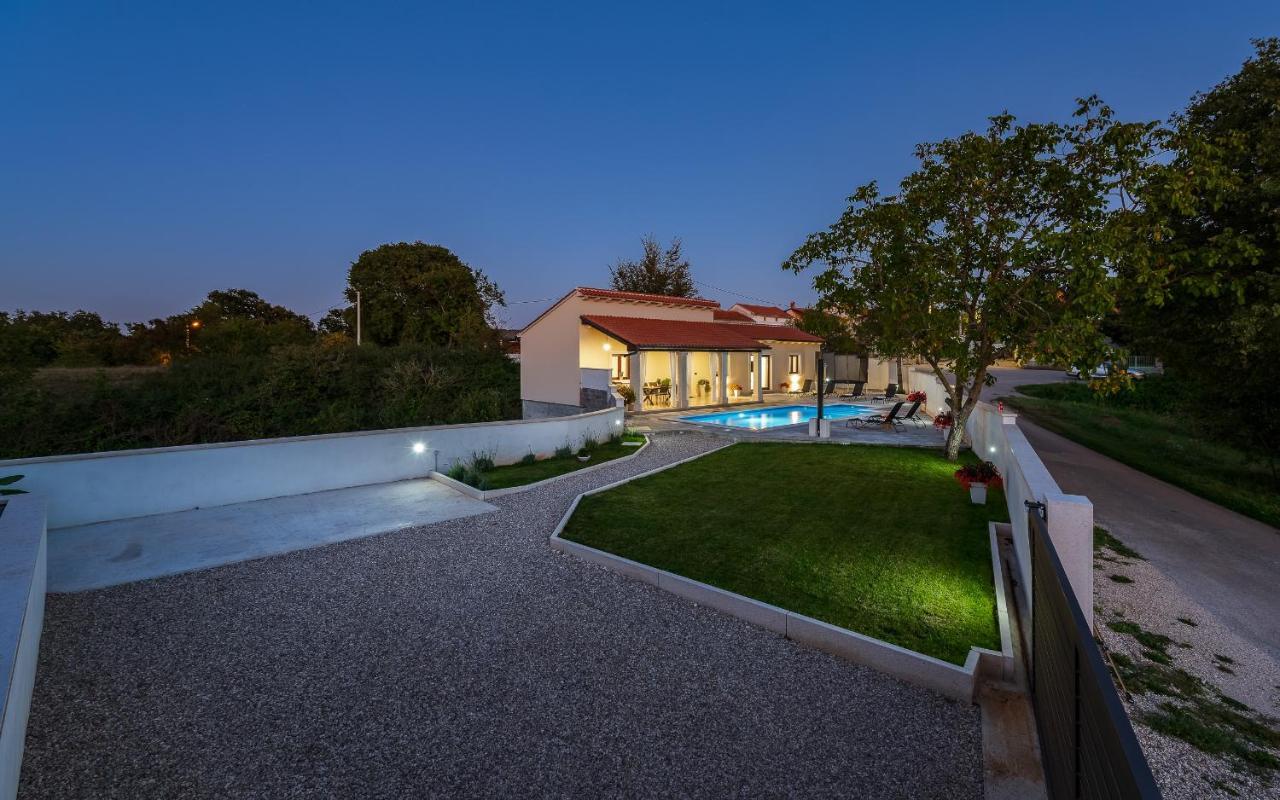 Villa Desapemani Zminj Экстерьер фото