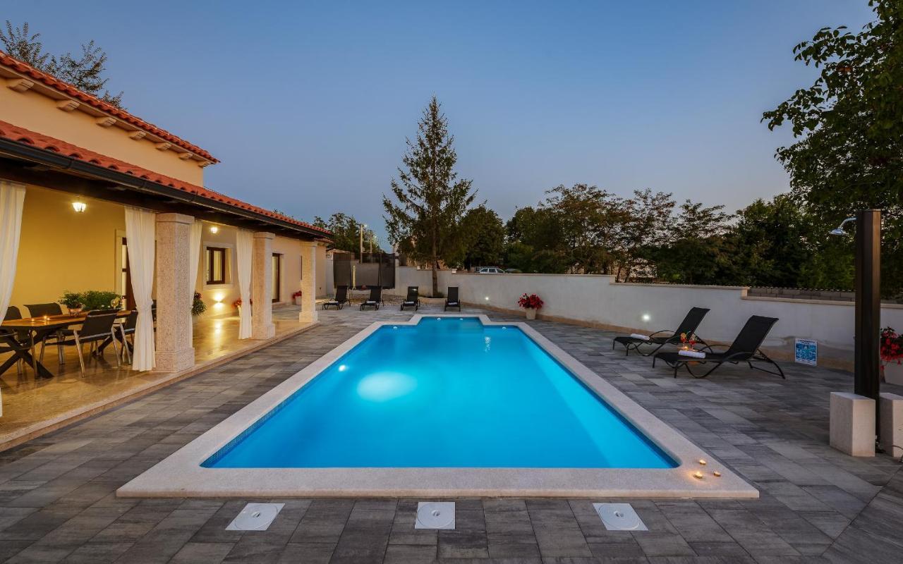Villa Desapemani Zminj Экстерьер фото