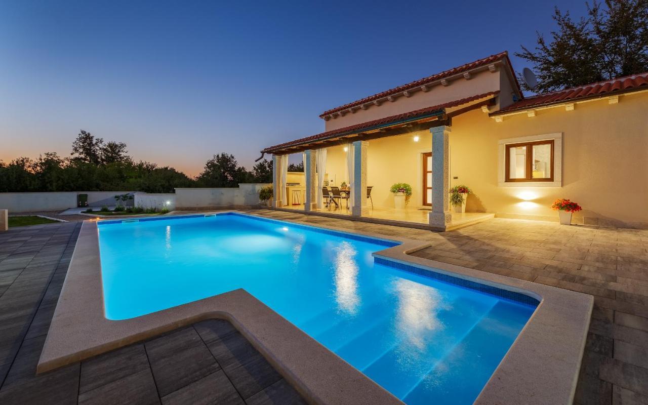 Villa Desapemani Zminj Экстерьер фото